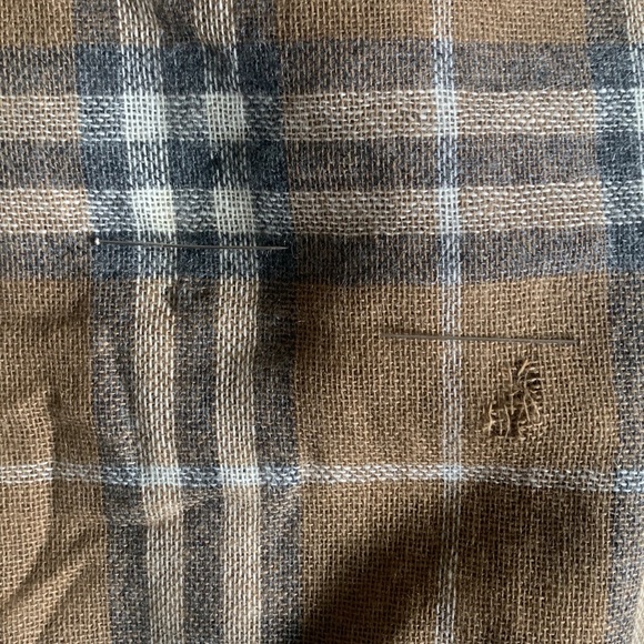 BURBERRY LONDON SEMI-SHEER Large 32” x 83” CHECK WRAP / SCARF, 100% cashmere - Picture 10 of 13